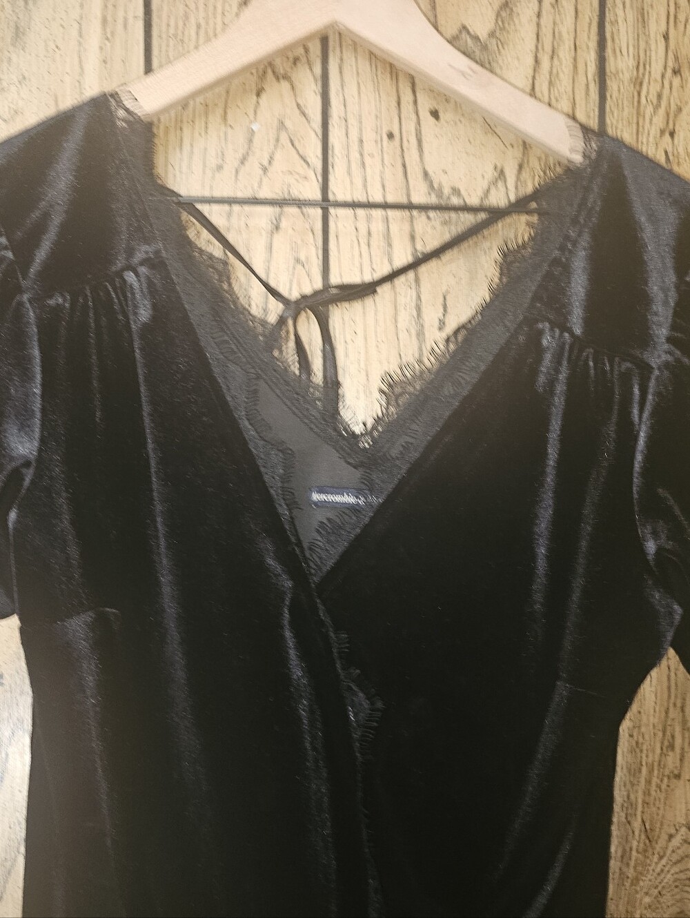 ABERCROMBIE & FITCH Black Velvet Lace Trim Tie Back V Neck Top - Large - Picture 2 of 6
